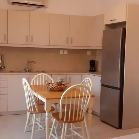 Sonia's Luxury With Jacuzzi Apartman *